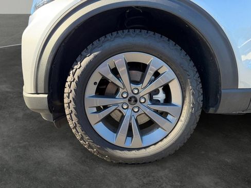 Used 2025 Ford Explorer Active w/ Active Comfort Package AWD/4WD image 4