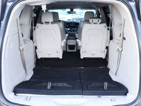 Used 2021 Chrysler Voyager Lxi image 22