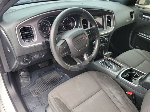 Used 2020 Dodge Charger SXT RWD image 11