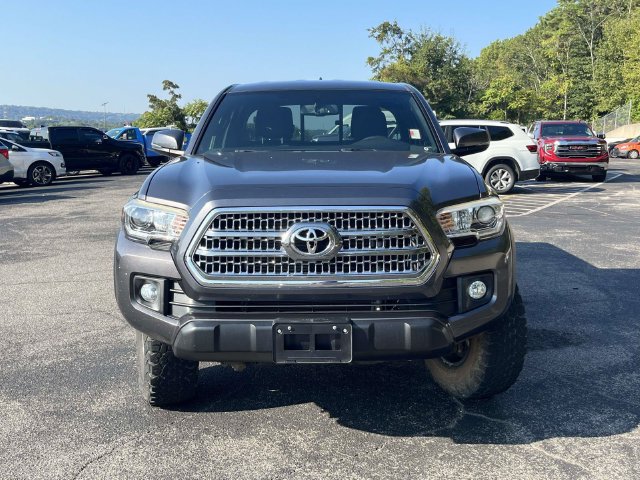 Used 2017 Toyota Tacoma TRD Off-Road w/ Tow Package AWD/4WD image 9