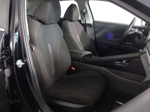 Used 2025 Hyundai Elantra SEL FWD image 29