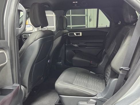 Used 2020 Ford Explorer XLT RWD image 6