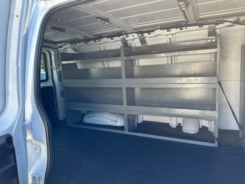 Used 2017 Chevrolet Express 2500 RWD image 28