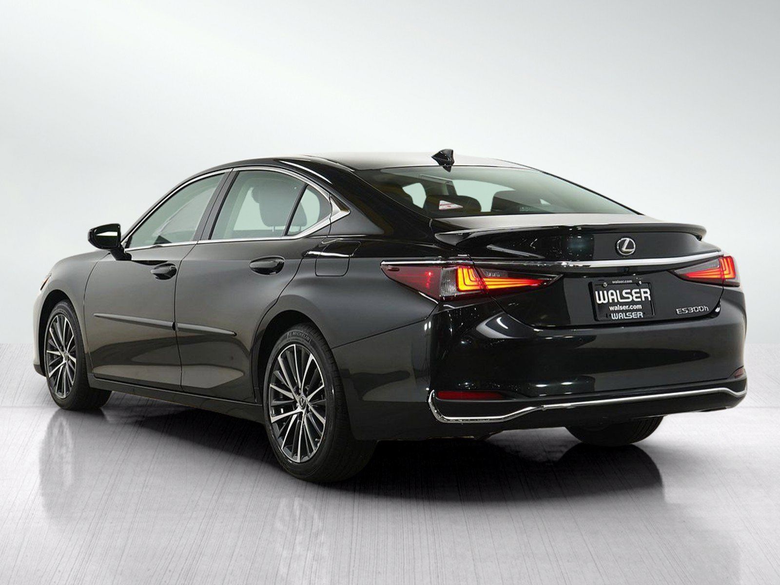 Used 2025 Lexus ES 300h FWD image 4
