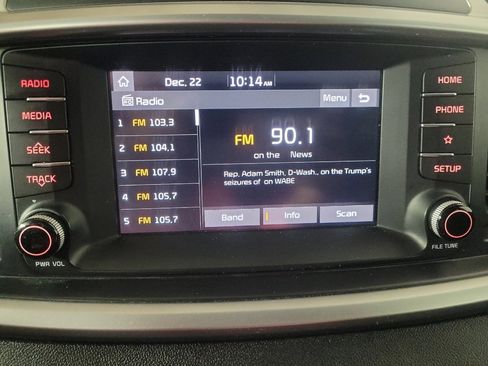 Used 2020 Kia Sorento LX image 25