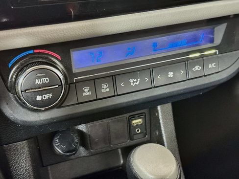 Used 2015 Toyota Corolla LE FWD image 18