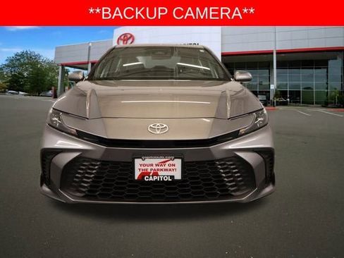 Used 2025 Toyota Camry SE image 9
