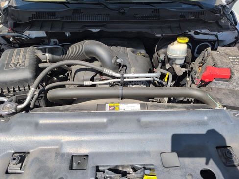 Used 2018 RAM 1500 SLT image 29