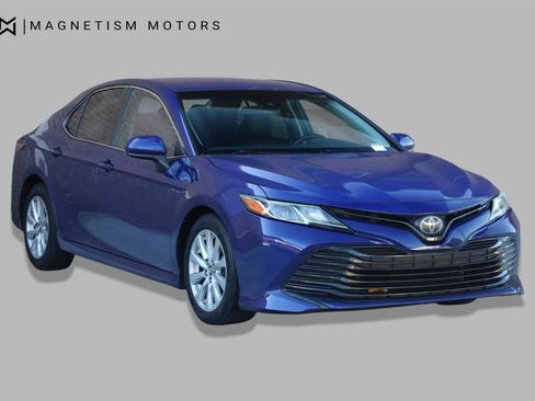 Used 2018 Toyota Camry LE FWD image 6