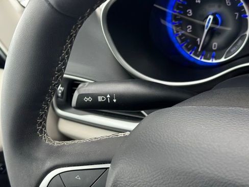 Used 2024 Chrysler Pacifica Touring-L image 26