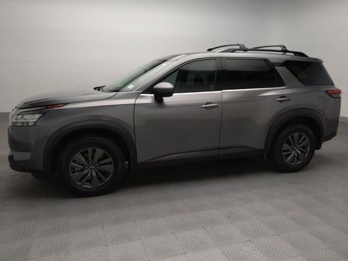 Used 2022 Nissan Pathfinder SV FWD image 2