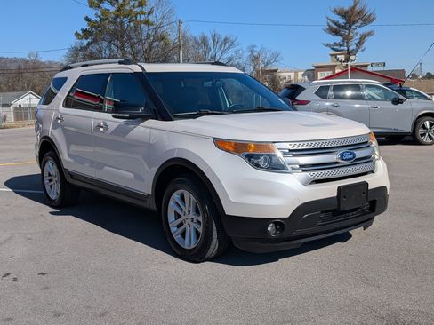 Used 2015 Ford Explorer XLT w/ Equipment Group 202B image 6