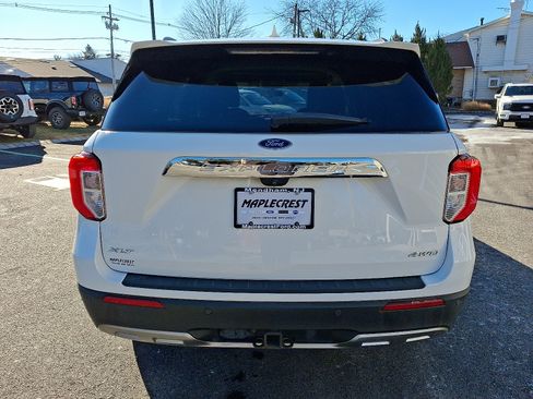 Certified 2022 Ford Explorer XLT w/ Equipment Group 202A image 6