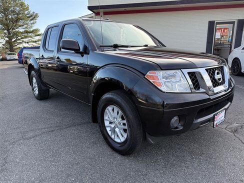 Used 2018 Nissan Frontier SV image 5