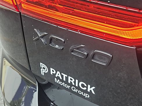 Used 2025 Volvo XC60 B5 Ultra image 5