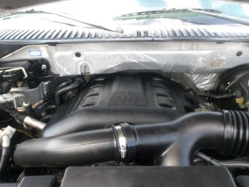 Used 2015 Ford Expedition XLT w/ Equipment Group 201A RWD image 27