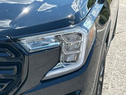 Used 2023 GMC Terrain SLT w/ Infotainment Package II FWD image 11