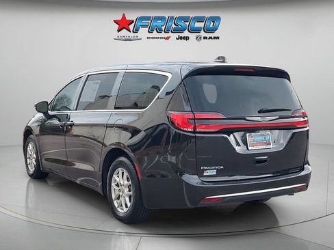 Used 2023 Chrysler Pacifica Touring-L FWD image 5