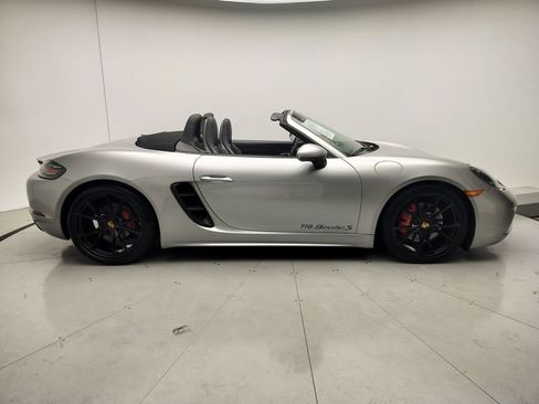 Certified 2017 Porsche 718 Boxster S RWD image 4
