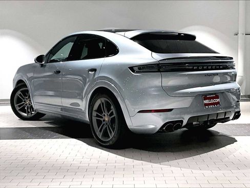 Used 2025 Porsche Cayenne S image 3