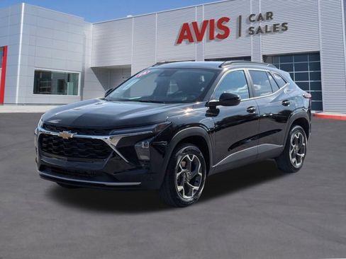 Used 2025 Chevrolet Trax LT w/ LT Convenience Package image 1