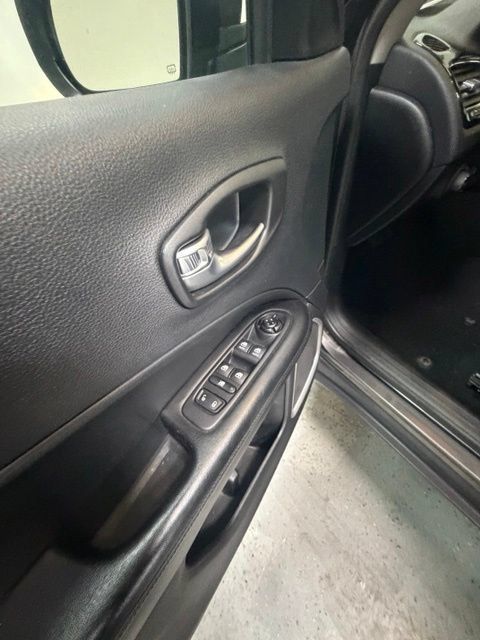 Used 2020 Jeep Compass Latitude AWD/4WD image 23