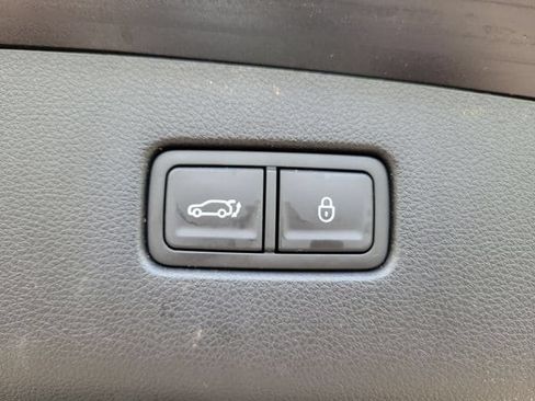 Used 2023 Genesis GV70 2.5T w/ Select Package AWD/4WD image 17