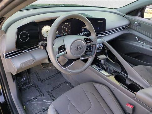 Used 2023 Hyundai Elantra SEL w/ Convenience Package image 10