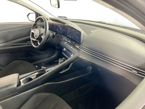 Used 2023 Hyundai Elantra SEL w/ Convenience Package image 4