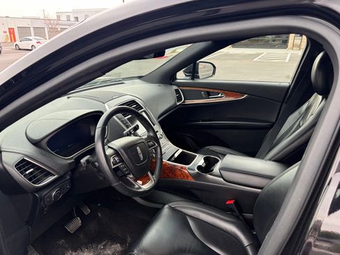 Used 2019 Lincoln Nautilus Select image 9