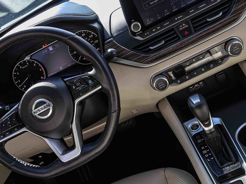 Used 2019 Nissan Altima 2.5 Platinum AWD/4WD image 19