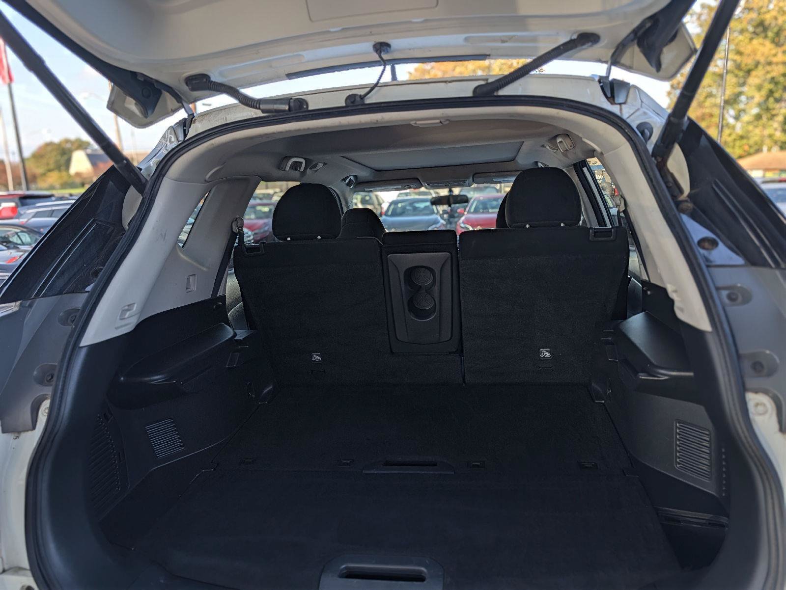 Used 2014 Nissan Rogue SV w/ SV Premium Package AWD/4WD image 32