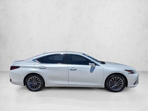 Used 2024 Lexus ES 300h w/ Accessory Package (Z2) FWD image 4