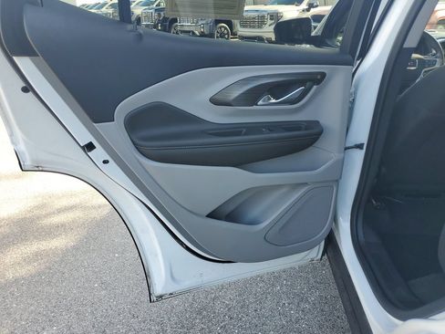 Used 2023 GMC Terrain SLE FWD image 15