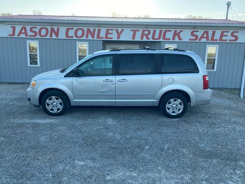 Used 2010 Dodge Grand Caravan SE image 1