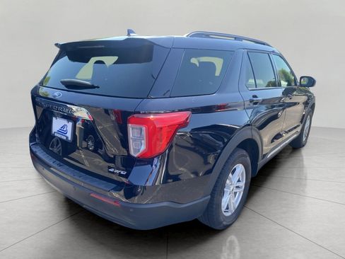 Used 2024 Ford Explorer XLT AWD/4WD image 10