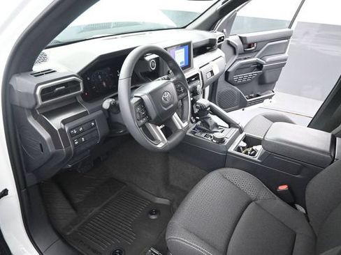 New 2026 Toyota 4Runner SR5 AWD/4WD image 4