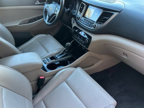 Used 2016 Hyundai Tucson Limited w/ Option Group 03 FWD image 19