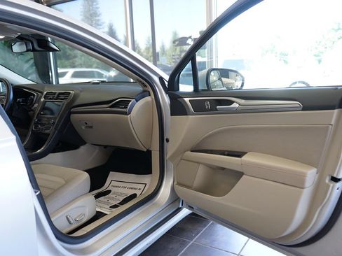 Used 2019 Ford Fusion SE AWD/4WD image 40