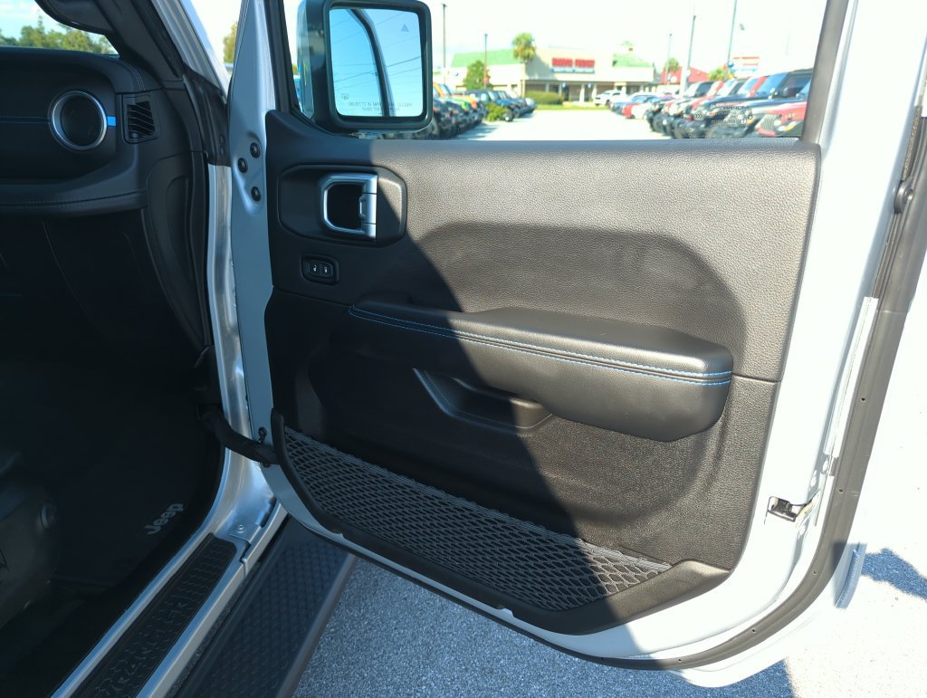 Used 2024 Jeep Wrangler High Altitude AWD/4WD image 28