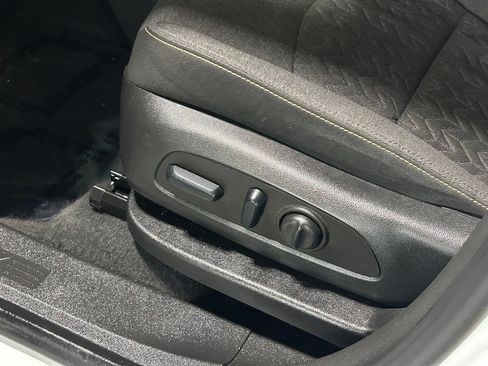 Used 2022 Chevrolet Equinox LT FWD image 16