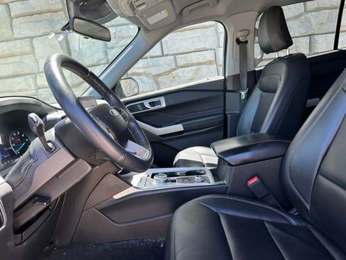Used 2023 Ford Explorer XLT w/ Equipment Group 202A AWD/4WD image 8