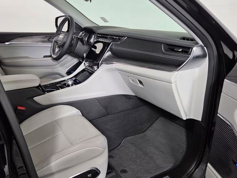 Used 2023 Jeep Grand Cherokee Overland w/ Luxury Tech Group IV image 38