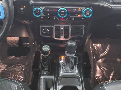 Used 2018 Jeep Wrangler Unlimited Sahara AWD/4WD image 12