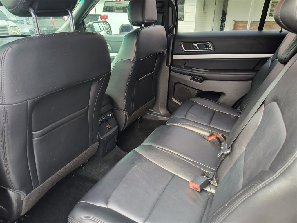 Used 2016 Ford Explorer XLT w/ Equipment Group 202A FWD image 28