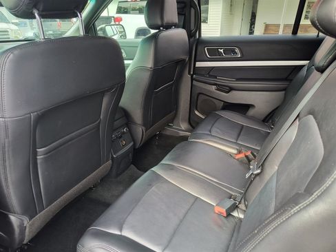 Used 2016 Ford Explorer XLT w/ Equipment Group 202A FWD image 28