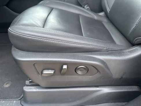 Used 2024 Chevrolet Suburban Z71 w/ Luxury Package image 17