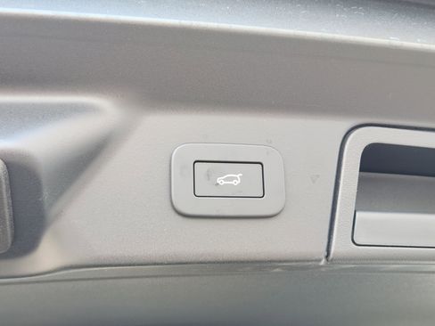 New 2026 Land Rover Range Rover Velar Dynamic SE image 34