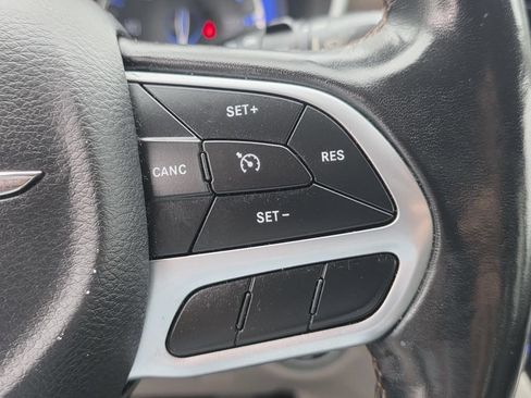 Used 2019 Chrysler Pacifica Touring-L FWD image 29