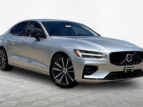 Used 2022 Volvo S60 B5 Momentum AWD/4WD image 3